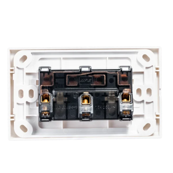 Ổ cắm đôi đa năng đế liền 16A KT120x70mm mã A20UESM2N 1