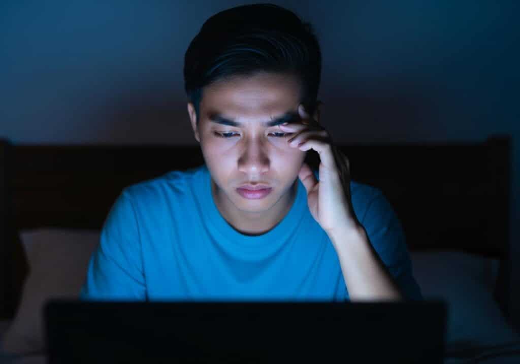 Tác Hại Của Ánh Sáng Xanh Trên Đèn LED: 1 Tác Hại Của Ánh Sáng Xanh Trên Đèn LED: Những Điều Bạn Cần Biết