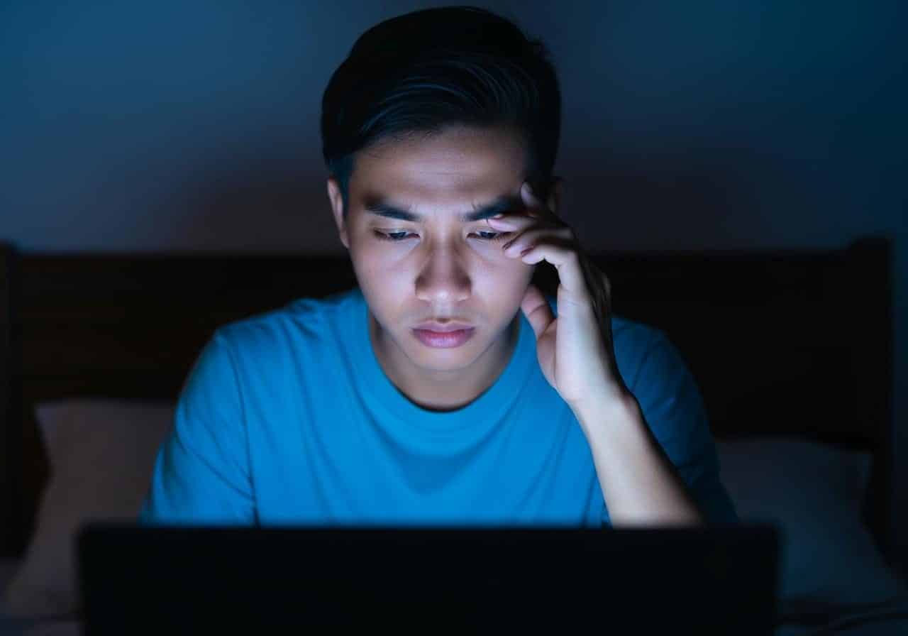 Tác Hại Của Ánh Sáng Xanh Trên Đèn LED: 2 Tác Hại Của Ánh Sáng Xanh Trên Đèn LED: Những Điều Bạn Cần Biết